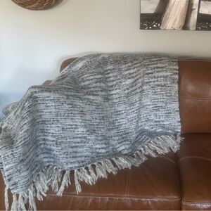 West Elm Acrylic 44” x 56” Blanket Throw EUC